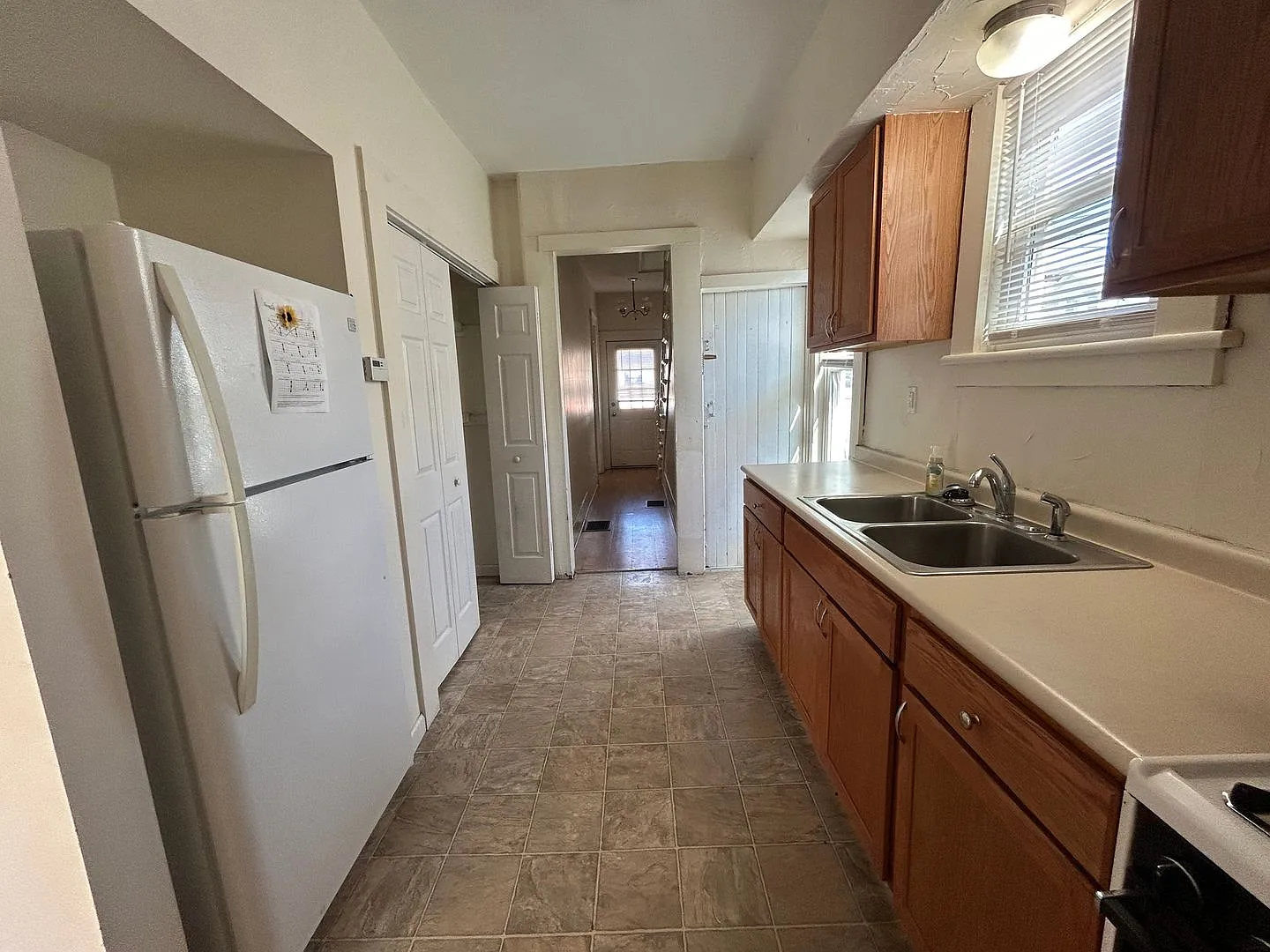Charming Three Bedroom House In Grove City — Photo 4