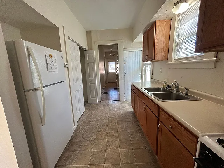 144 N Broad St — Photo 4