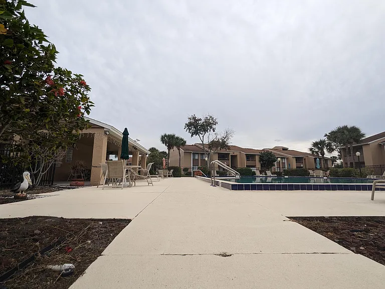 5229 Vineland Rd — Photo 30