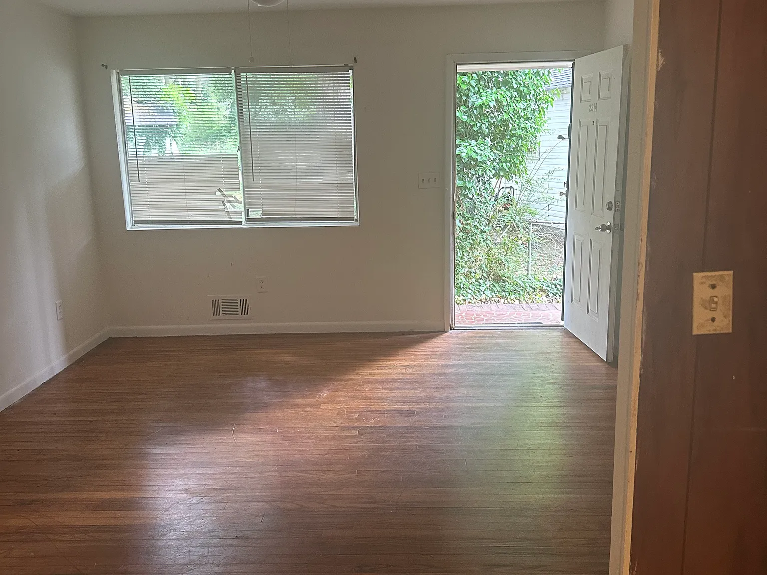 2 bed, $1,050 — Photo 2