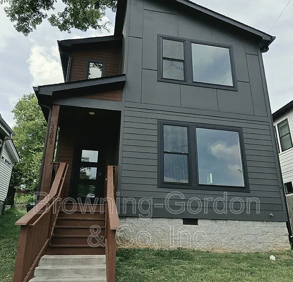 3209 Curtis St — Photo 1