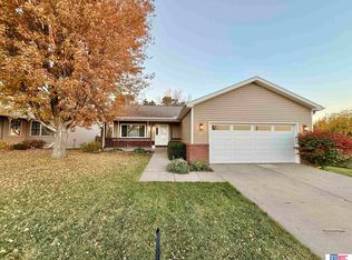 695 Graham Park Dr, Seward, NE 68434