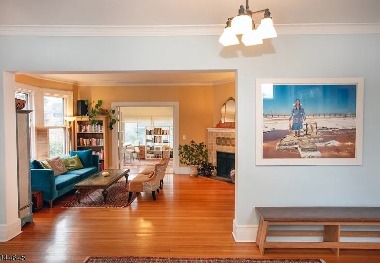 110 Montclair Ave — Photo 11