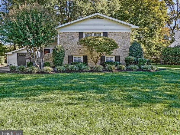 8445 Porter Ln, Alexandria, VA 22308