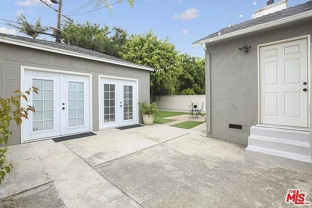 8335 Holy Cross Pl — Photo 18