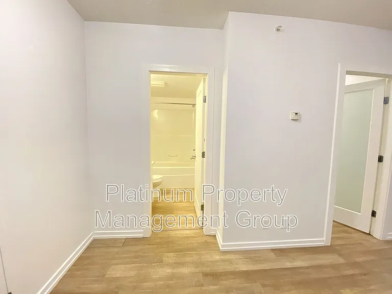 450 8th Ave SE #205 — Photo 11