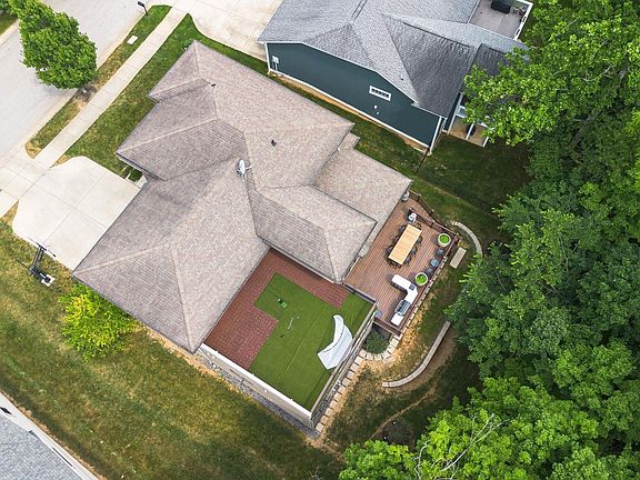 3rd image of 2028 S Hawksmoore Dr