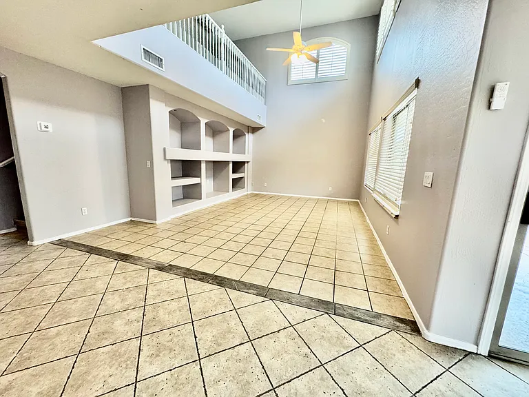 10502 W Edgemont Dr — Photo 3