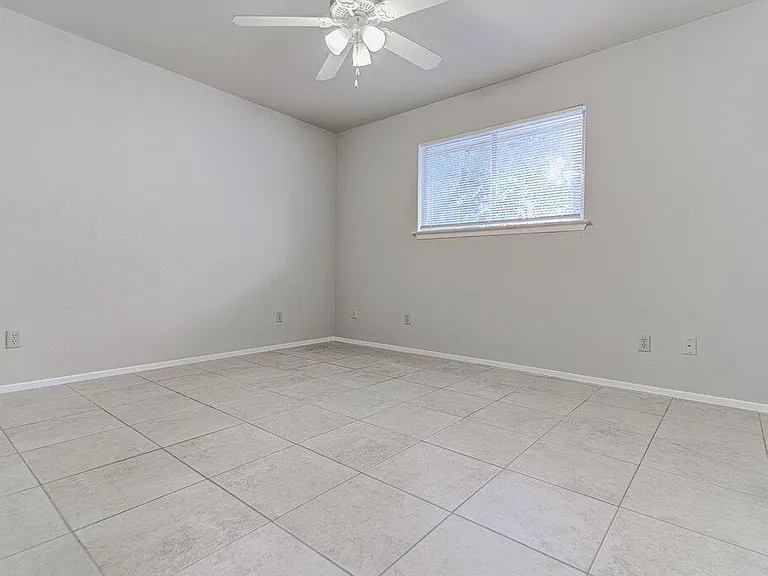 900 Sirocco Dr #B — Photo 14