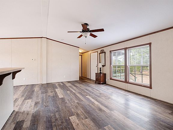 4th image of 157 Lakeside Dr
