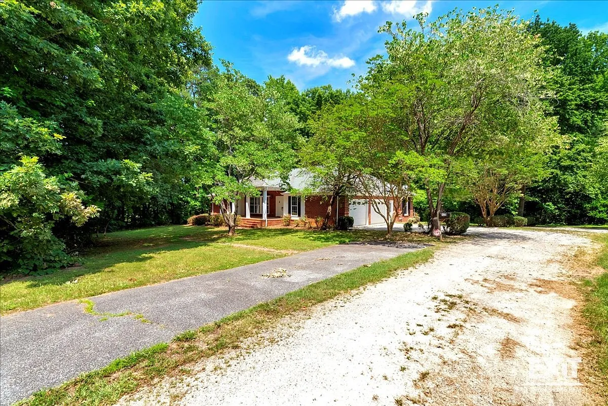 Building Photo - 924 Forest Ln