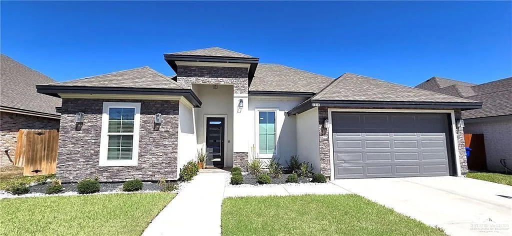 4 bed, 2.5 bath, 2135 sqft, $2,500 — Photo 1