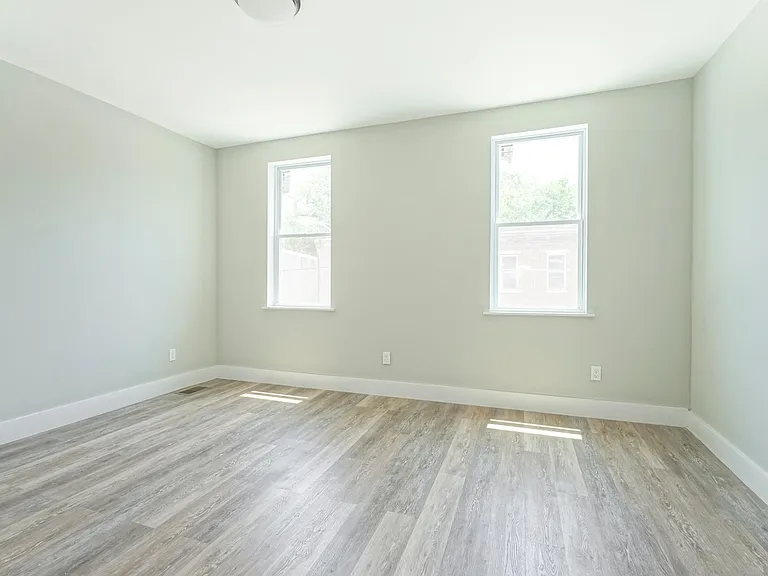 2733 Oakford St — Photo 11