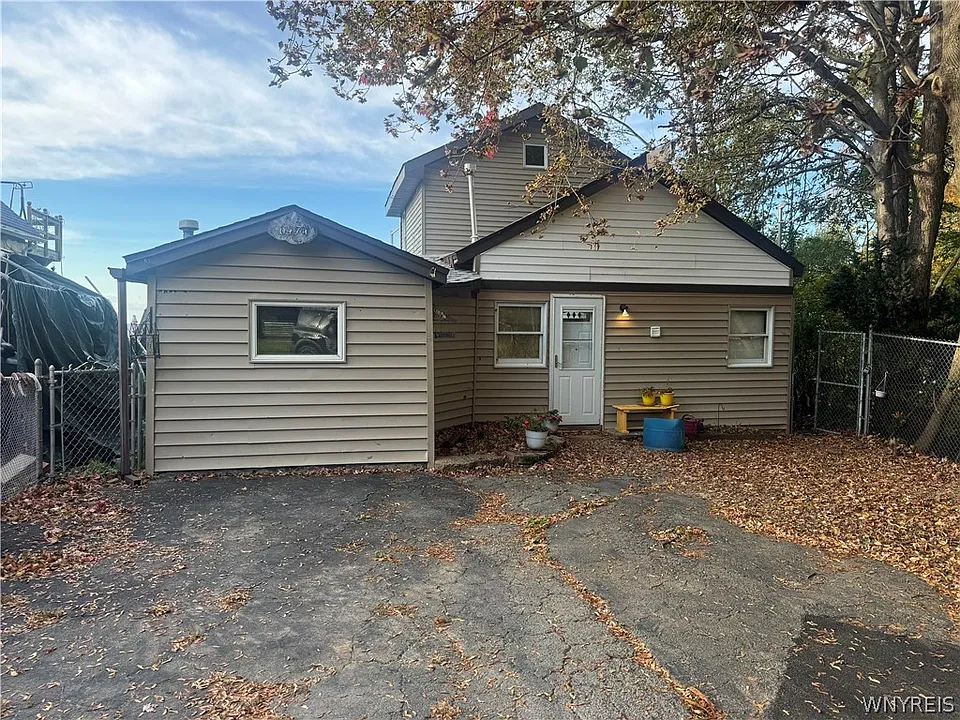 6474 Hamilton Dr