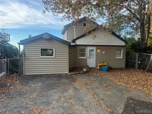 6474 Hamilton Dr, Derby, NY 14047