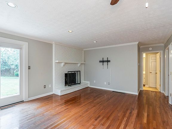 5th image of 1132 Dunbarton Ln