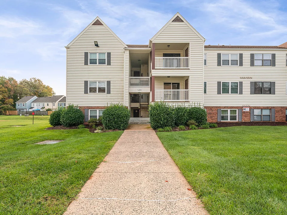 102 Chesterfield Ln #102