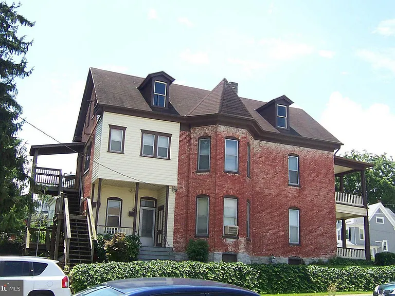 402 Summit Ave #2 — Photo 1