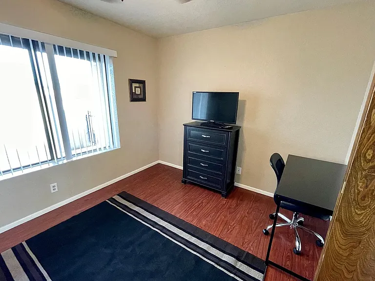 264 Acoma Blvd S — Photo 14