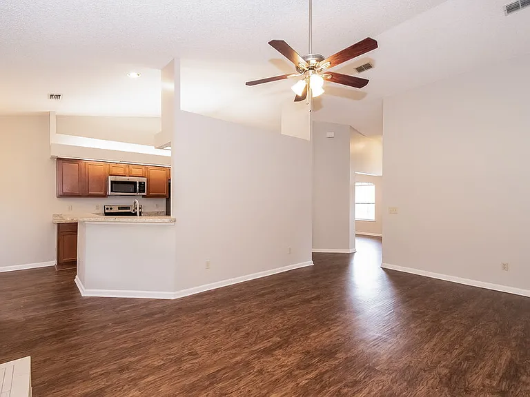 3413 Deerfield Pointe Dr — Photo 4