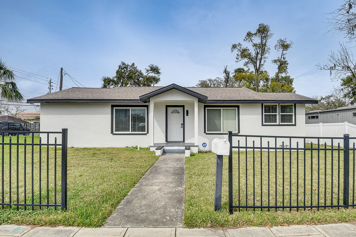 Building Photo - 572 Magnolia Ave