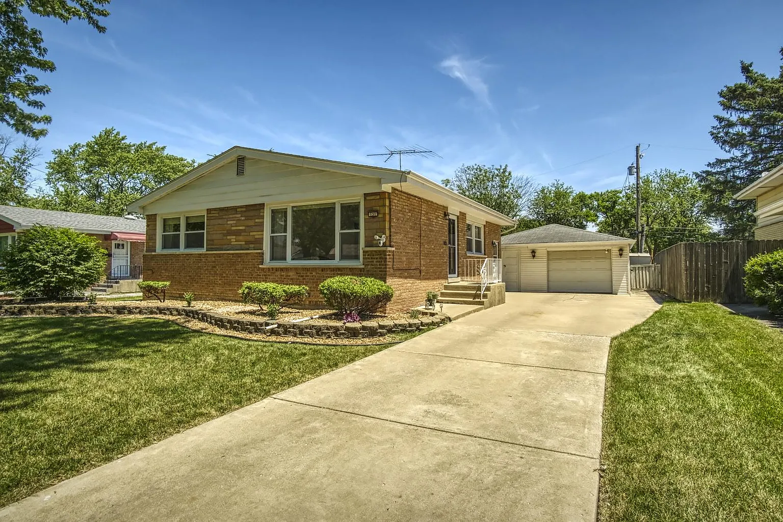 131 Kathleen Ln photo 1