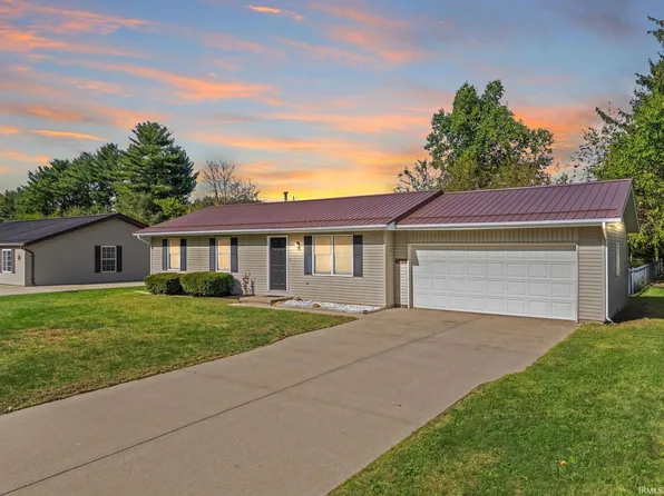 19107 Oak St, New Paris, IN 46553