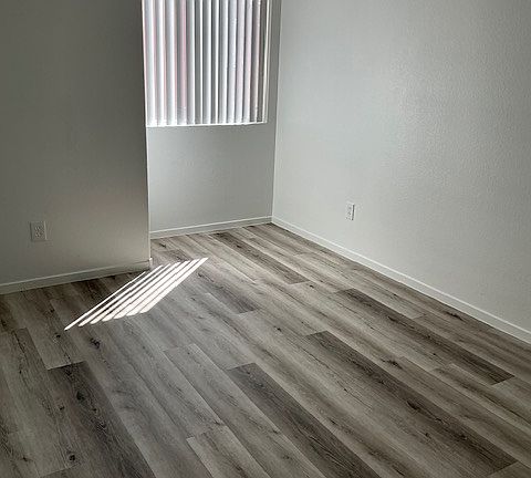 4th image of 5135 Heddell Ct #0