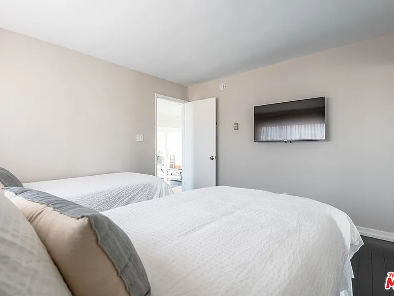 18065 Coastline Dr #4 — Photo 16
