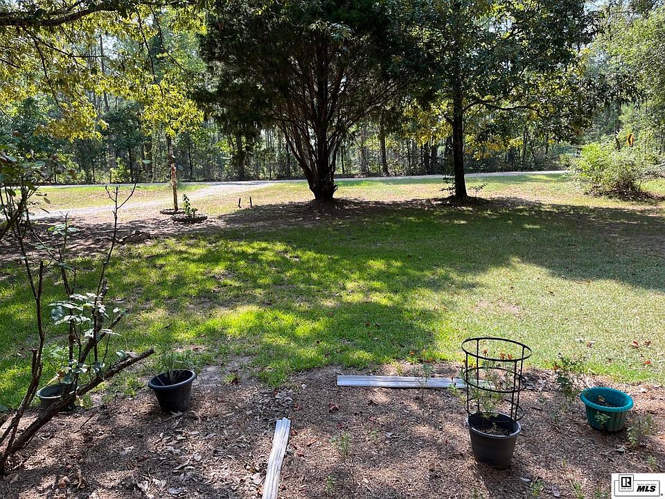2nd image of 815 Leckie Rd