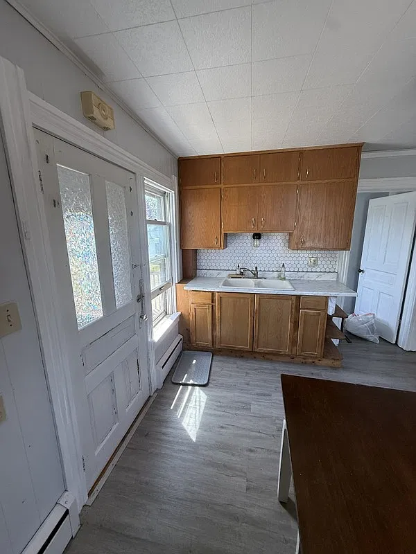 2 bed, 1.0 bath, 700 sqft, $750 — Photo 2