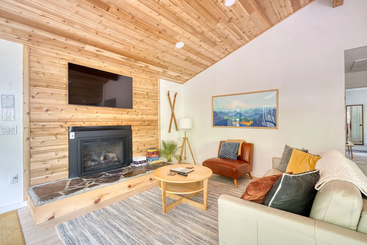 2 bed, 1.0 bath, 1194 sqft, $7,063 — Photo 2