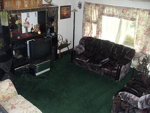 4th image of 1847 Center Dr