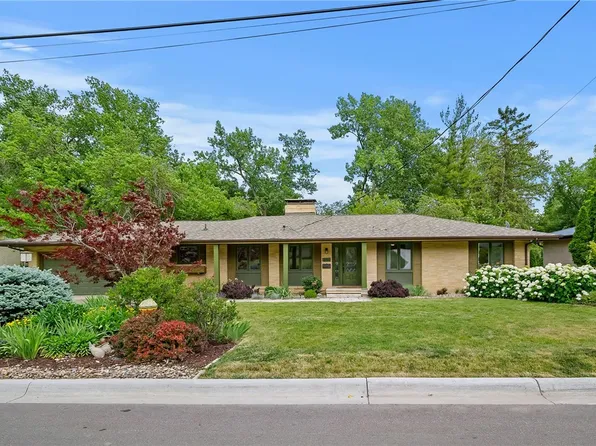 3716 River Oaks Dr, Des Moines, IA 50312
