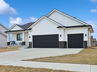421 Wicker Dr, Huxley, IA 50124