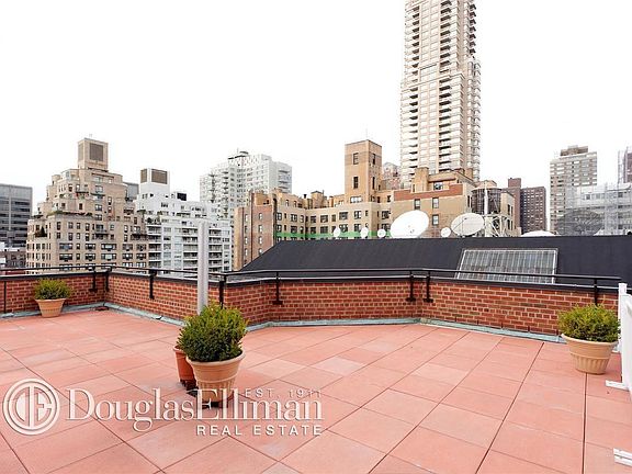 4th image of 220 E 67th St APT 3F