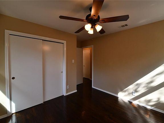2nd image of 1604 Hill Ln