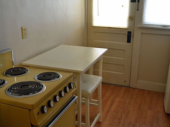 220-9-4-kitchen-1
