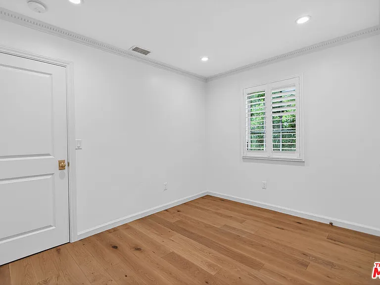 462 Warner Ave — Photo 33