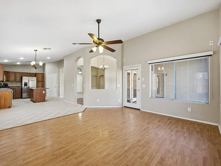 8205 S 45th Ln — Photo 20