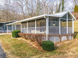 137 Country Woods Dr, Franklin, NC 28734