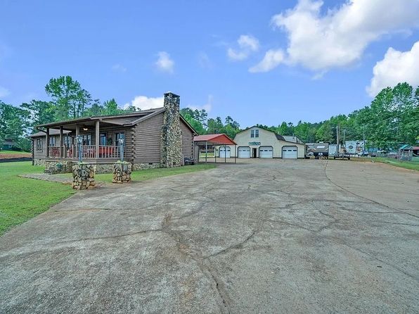 60 Lakeside Dr