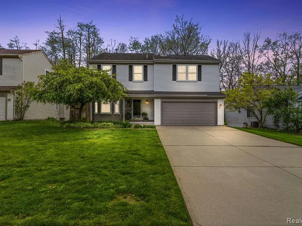1558 Chelsea Cir, Howell, MI 48843