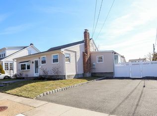 2712 Court St, North Bellmore, NY 11710
