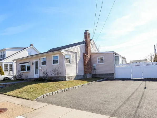 2712 Court Street, North Bellmore, NY 11710