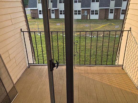 2nd image of 34 Florence Tollgate Pl Unit 8