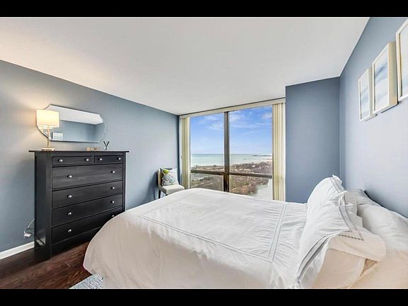 2nd image of 2650 N Lakeview Ave APT 4203