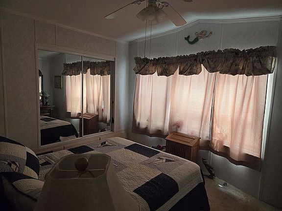 Bay window. Fully furnished.