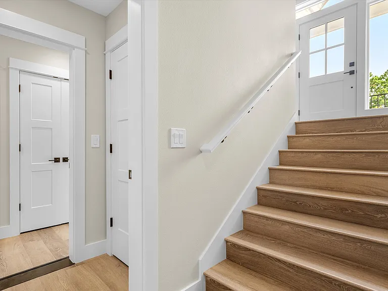 349 SE Walnut St — Photo 38