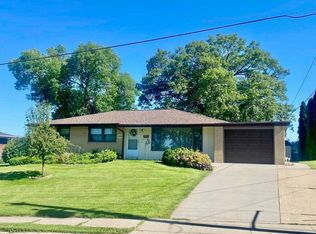 990 Boyer St, Dubuque, IA 52001